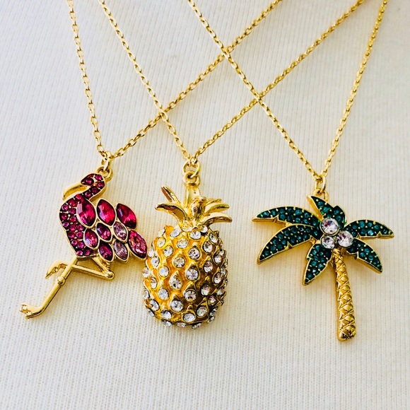 Palm Tree Gold Necklace 🌴 - Picture 5 of 6